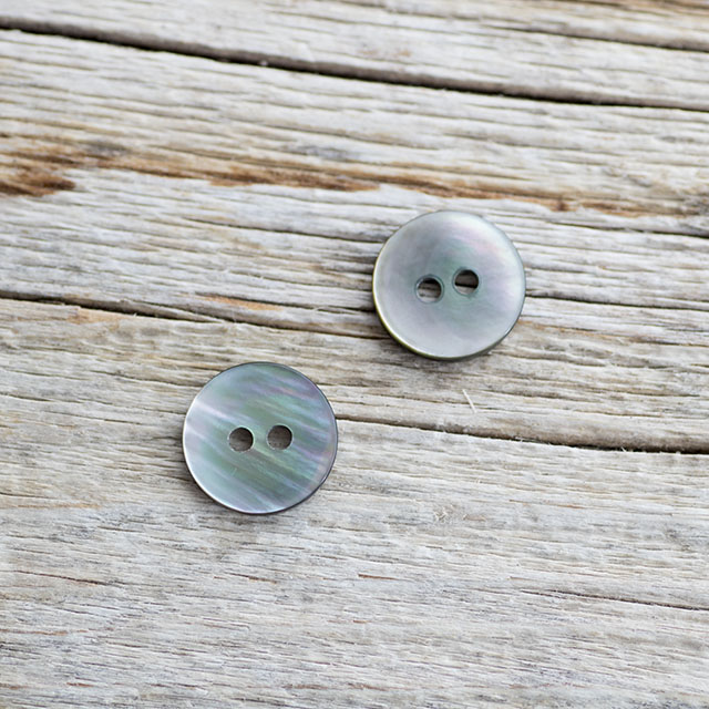 黒蝶貝ボタン　00104