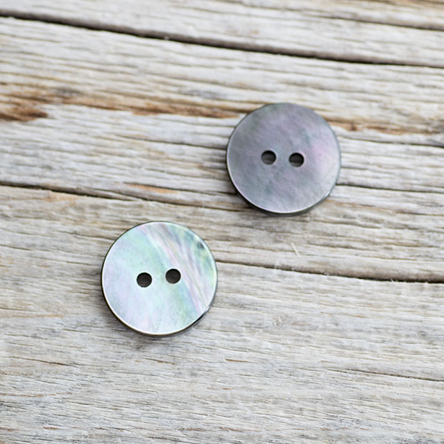 黒蝶貝ボタン　00104