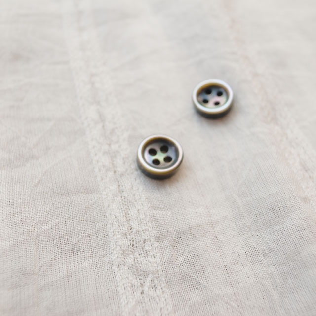 【厚みのあるボタン(3mm厚)】黒蝶貝貝ボタン#bt131 4穴9mm