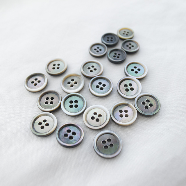 【厚みのある形(シャツ用 2.5mm厚)】黒蝶貝ボタン#uramigaki25 4穴9mm&10mmセット TAKASHIMAオリジナルモデル【10%OFF】