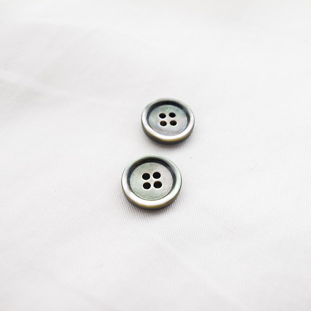 【厚みのある形(シャツ用 2.5mm厚)】黒蝶貝ボタン#uramigaki25 4穴11.5mm TAKASHIMAオリジナルモデル