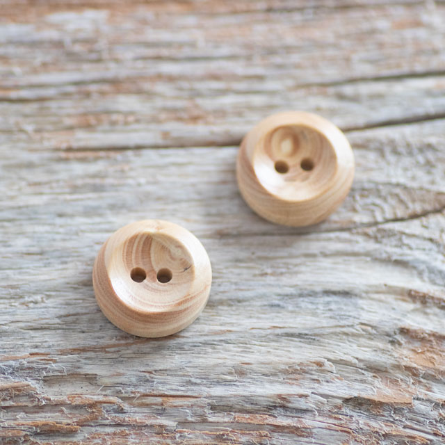 ツゲボタン 2穴 15mm ナチュラル 厚みのある木製ボタン