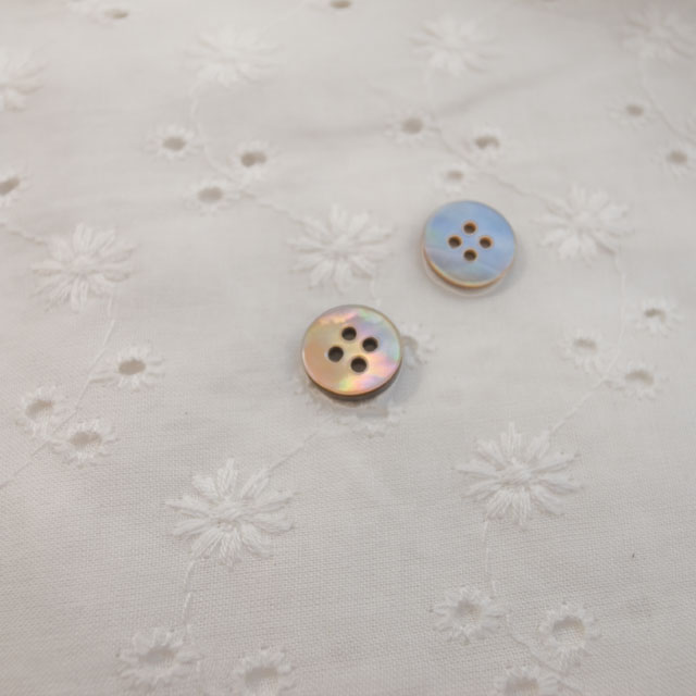 【丸型(定番)】茶蝶貝ボタン#00100 4穴10mm