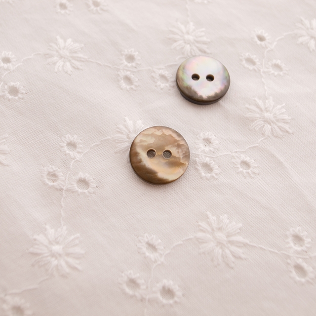 【丸型(定番)】茶蝶貝 貝ボタン#00150 2穴13mm