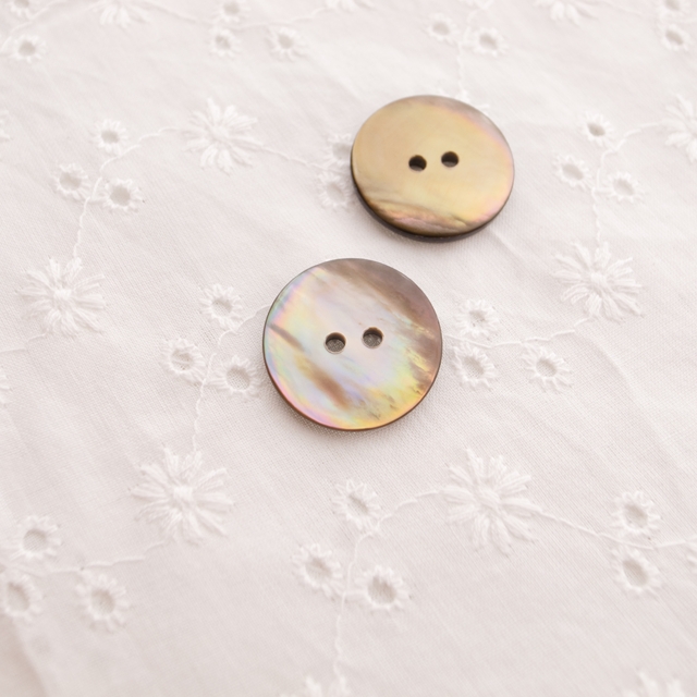 【丸型(定番)】茶蝶貝 貝ボタン#00150 2穴20mm