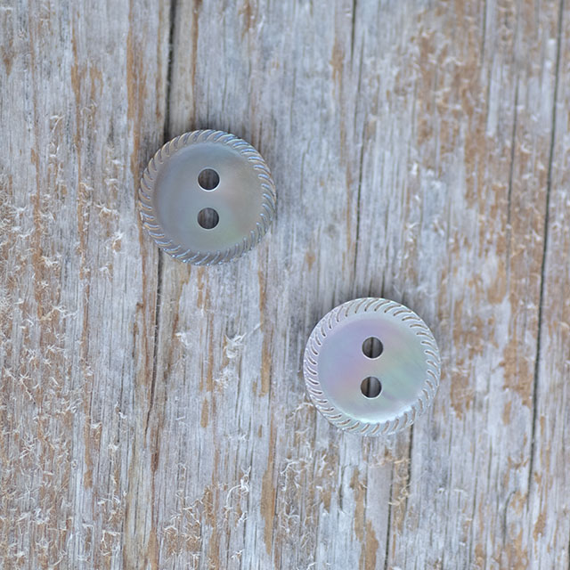 【丸型(定番 縄目)】茶蝶貝ボタン#00220 2穴11.5mm