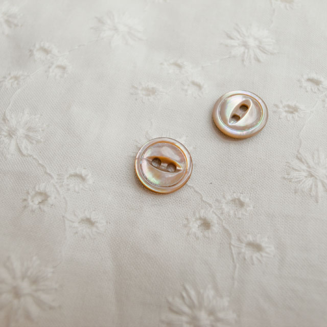 【丸型(デザイン キャッツアイ)】茶蝶貝ボタン#bt038 2穴10mm