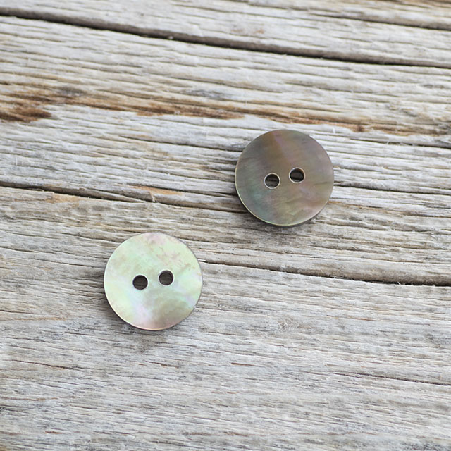 茶蝶貝ボタン　00104