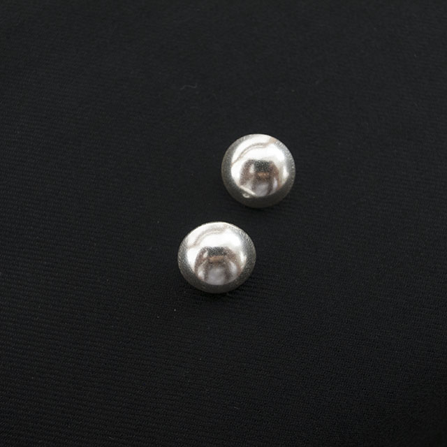 シンプルメタルボタン