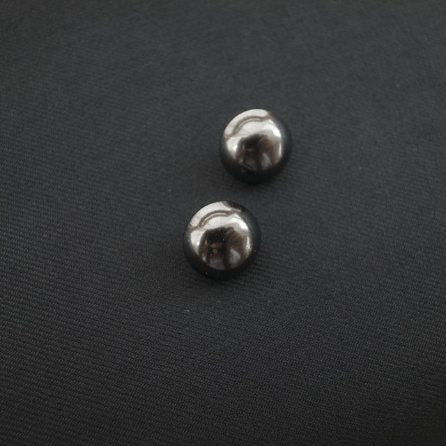 シンプルメタルボタン