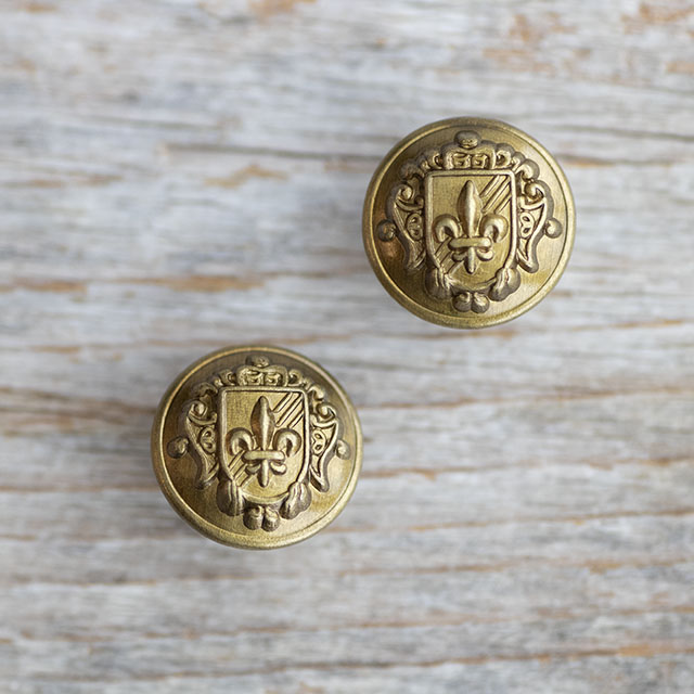 百合の紋章ボタン