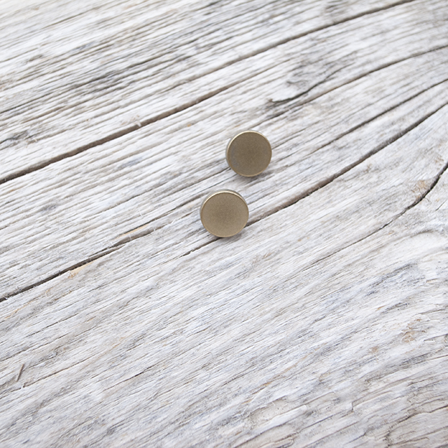 フラットメタルボタン