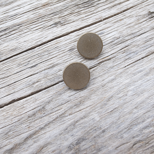 フラットメタルボタン