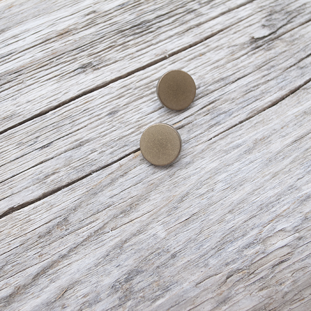 フラットメタルボタン