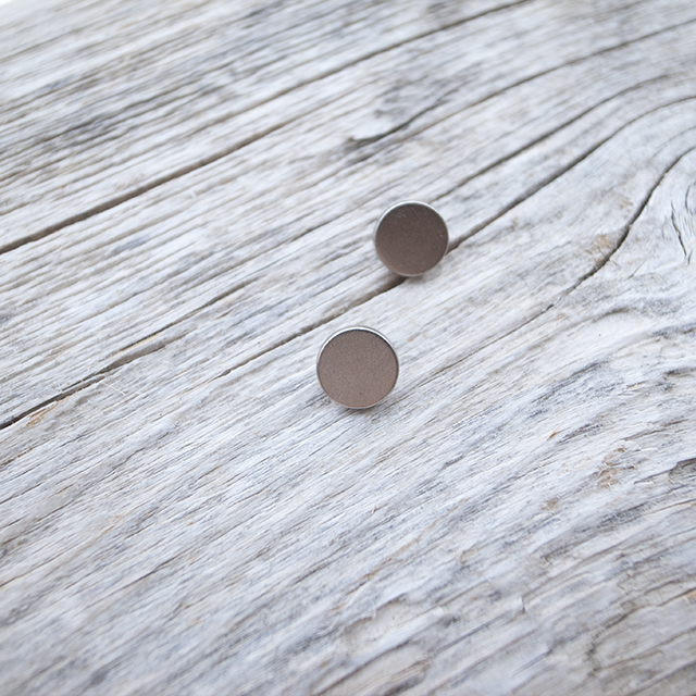 フラットメタルボタン