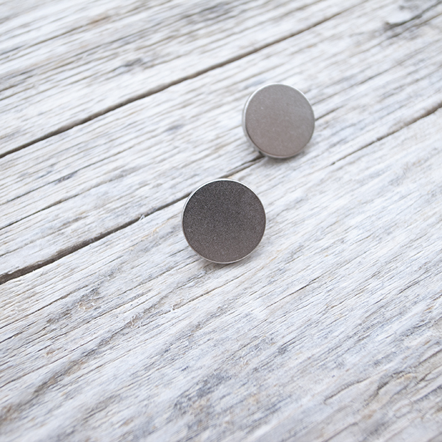 フラットメタルボタン