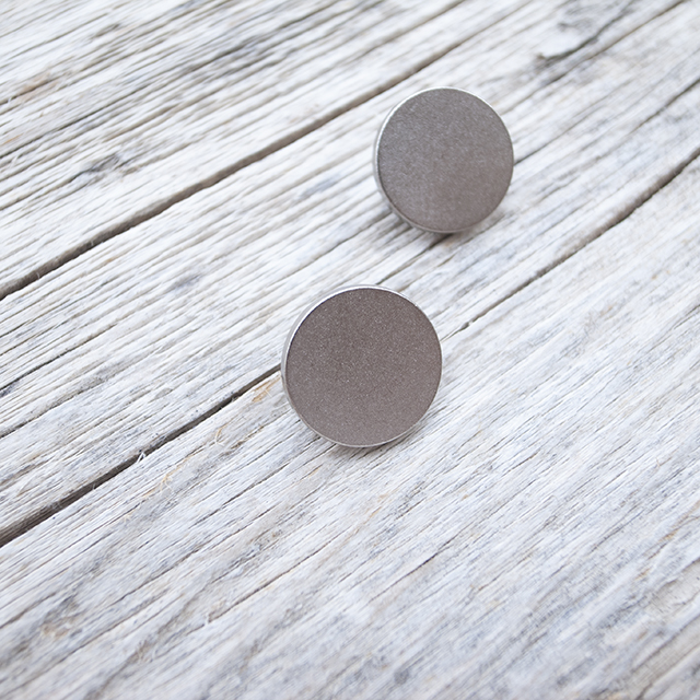 フラットメタルボタン