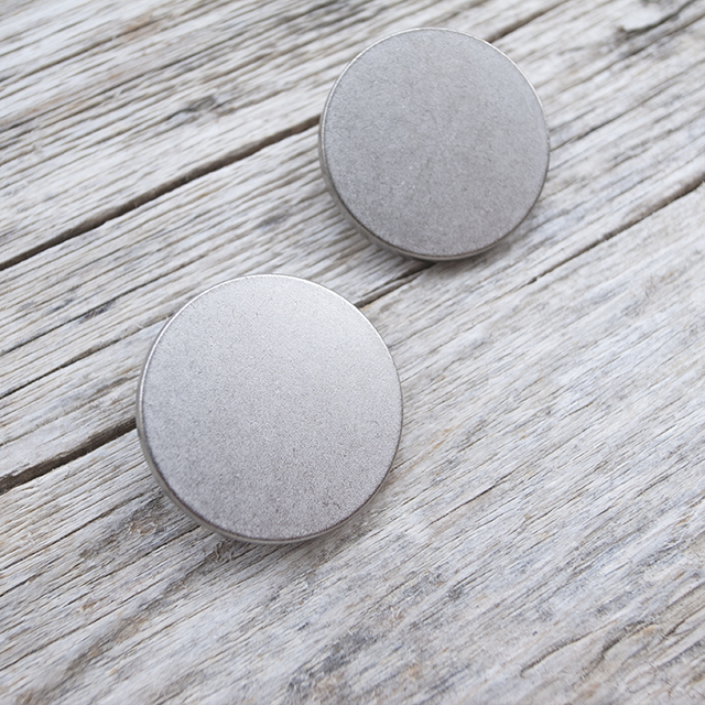 フラットメタルボタン