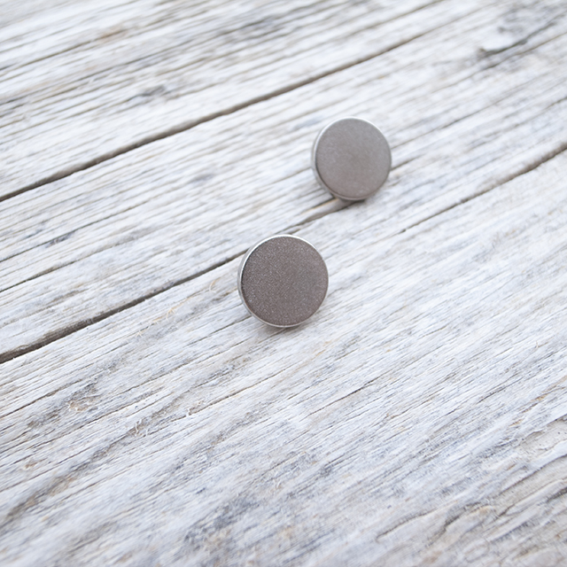 フラットメタルボタン