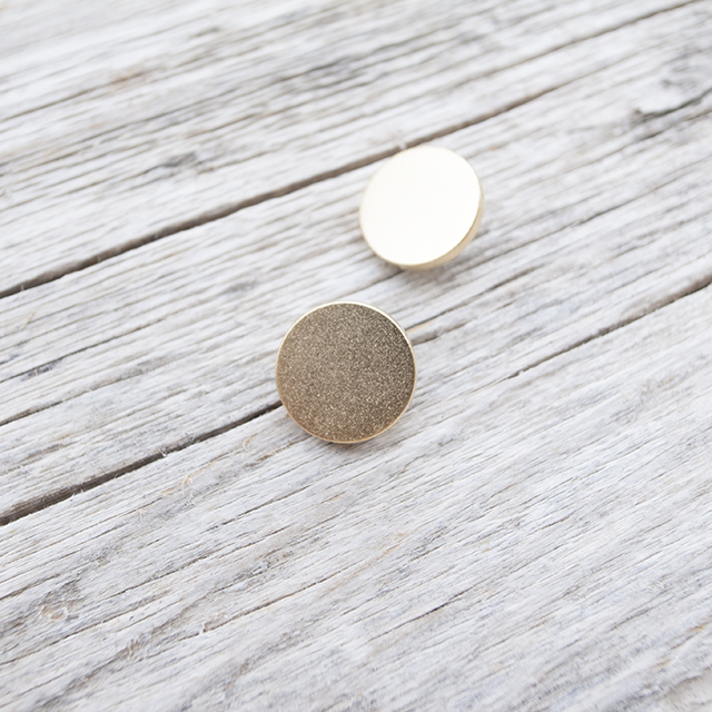 フラットメタルボタン