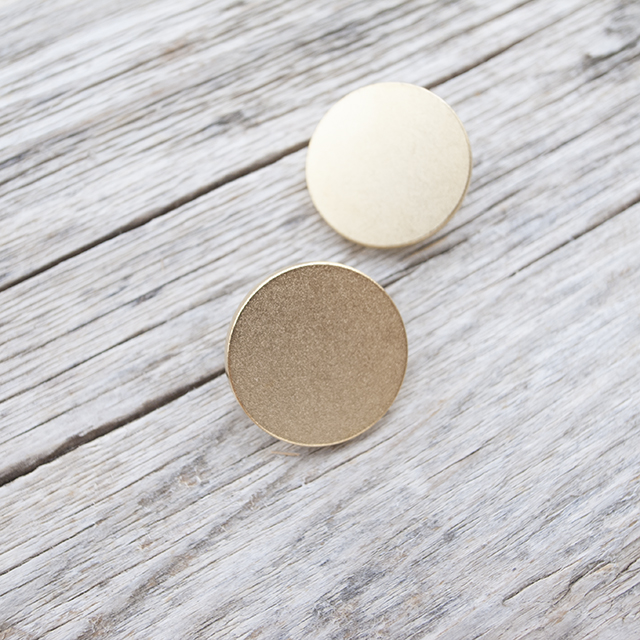 フラットメタルボタン