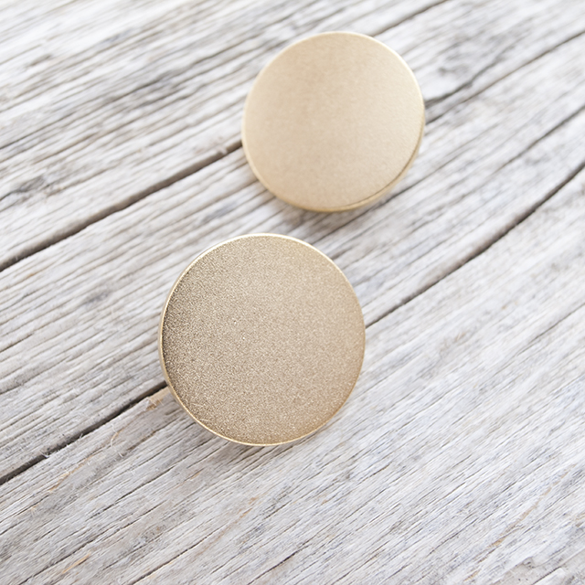 フラットメタルボタン