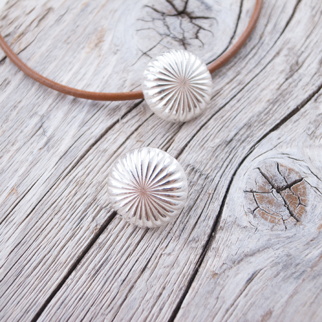 コンチョボタン