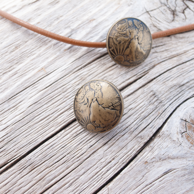 コンチョボタン