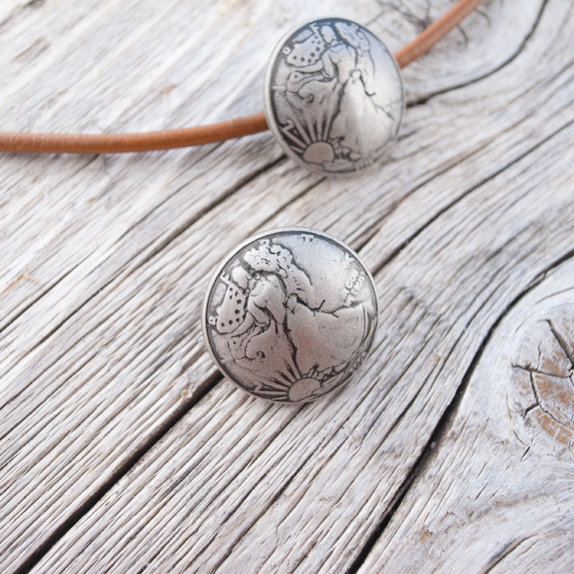 コンチョボタン