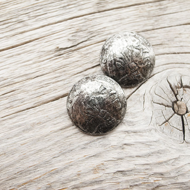 コンチョボタン