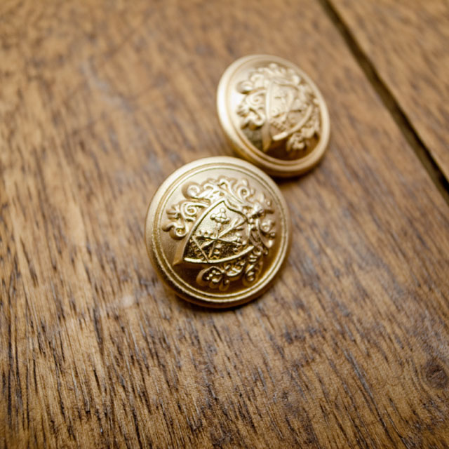 【丸型(エンブレムボタン)】メタル（真鍮）ボタン#DM108 1穴21mm C/#LGM　ゴールド