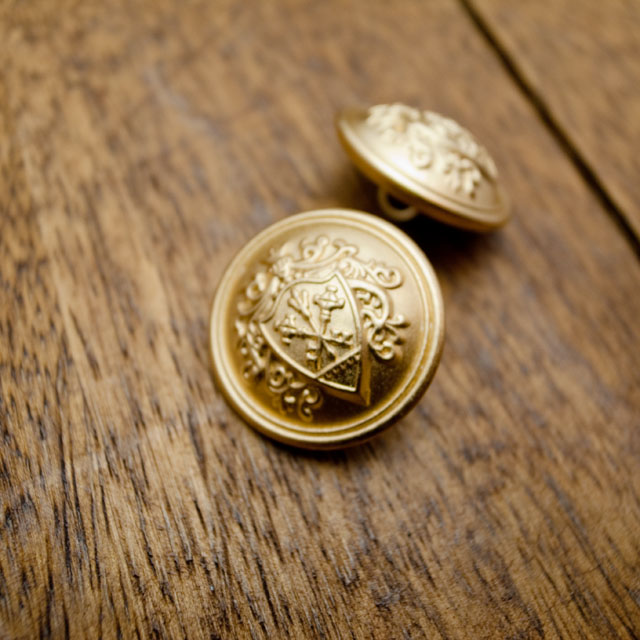 【丸型(エンブレムボタン)】メタル（真鍮）ボタン#DM108 1穴23mm C/#LGM　ゴールド