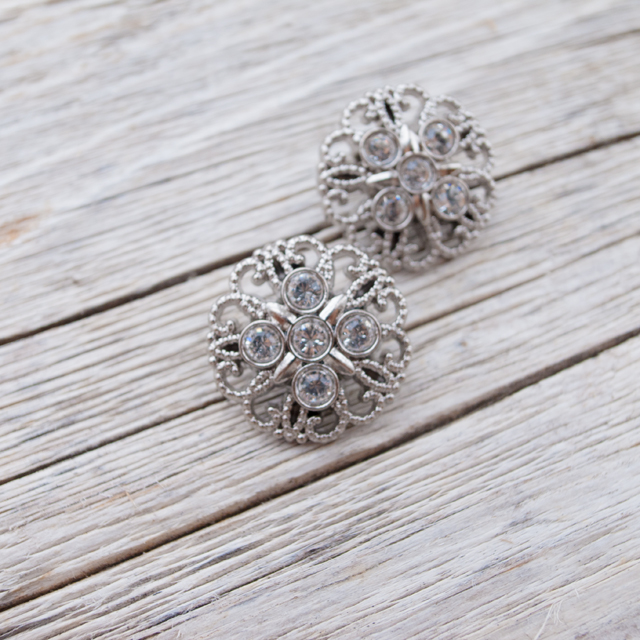 ビジューボタン