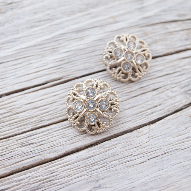 ビジューボタン