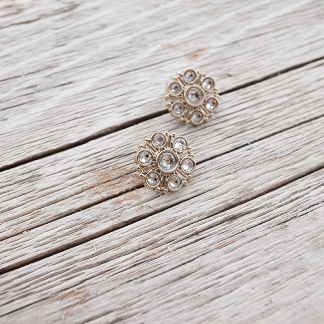 ビジューボタン