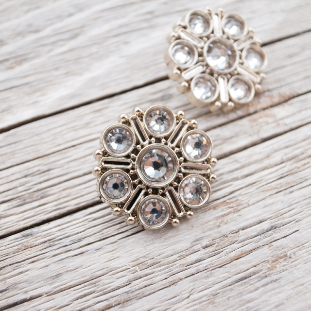 ビジューボタン