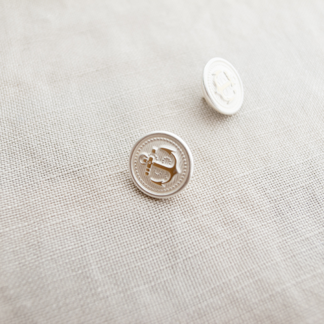 【丸型(マリンボタン/イカリボタン)】メタル（真鍮）ボタン#M503 1穴11.5MM C/#SG【ホワイトシルバー×ゴールド】