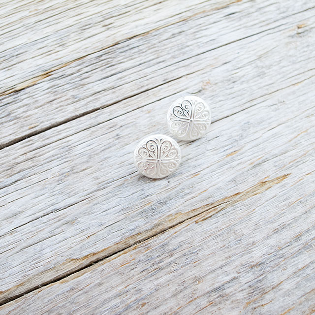 コンチョボタン