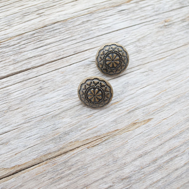 コンチョボタン