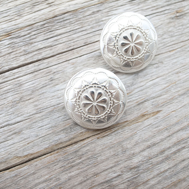 コンチョボタン