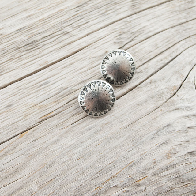 コンチョボタン