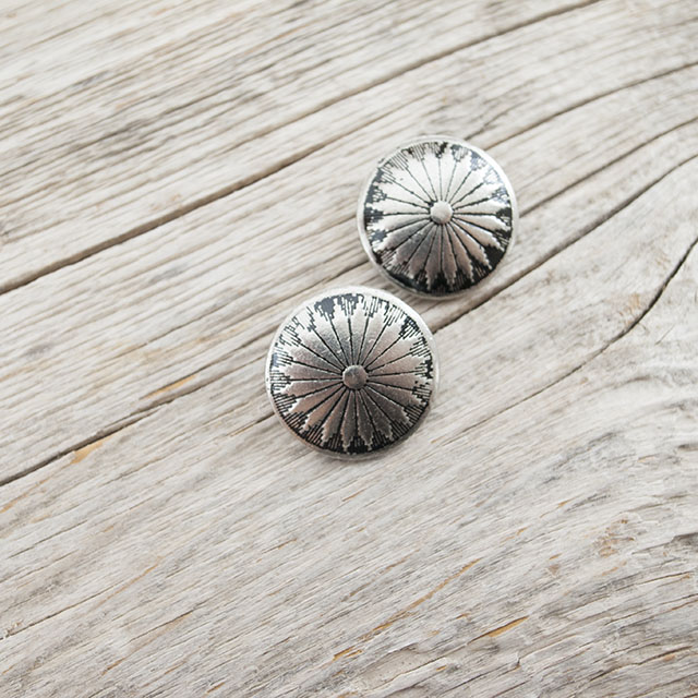 コンチョボタン