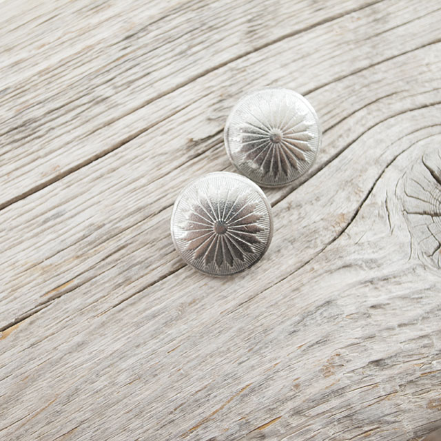 コンチョボタン