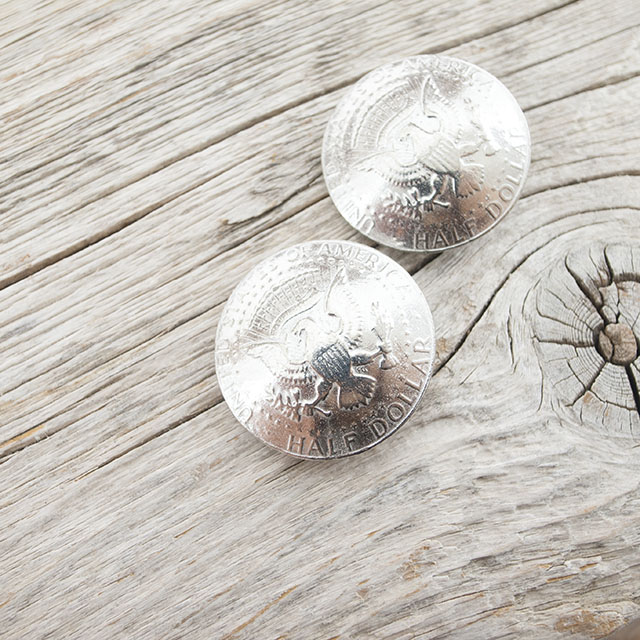 コンチョボタン