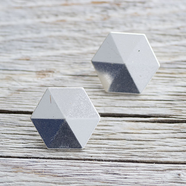 スタッズボタン