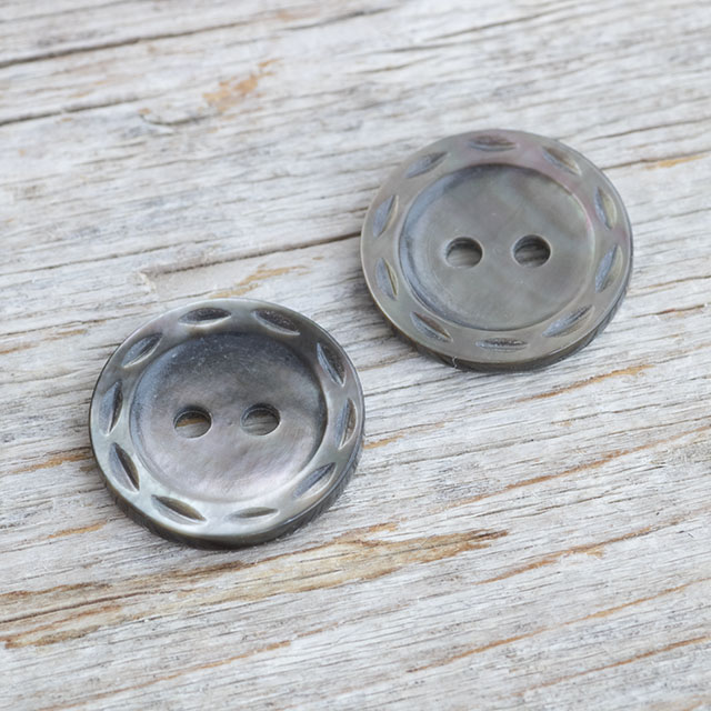 【丸型(デザイン ステッチ)】黒蝶貝ボタン#bt036 2穴15mm