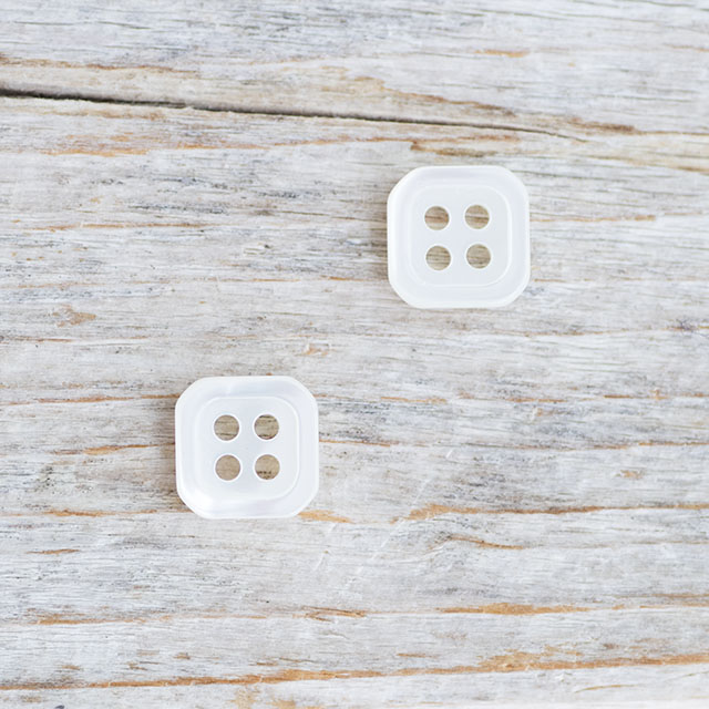 【四角いボタン】高瀬貝ボタン#bt039 4穴10mm