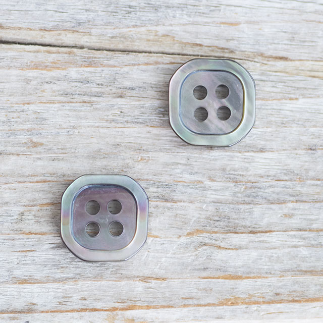 【四角いボタン】黒蝶貝ボタン#bt039 4穴13mm