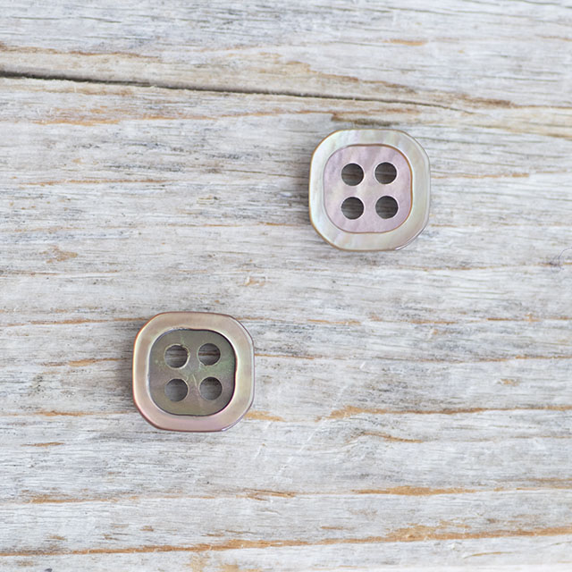 【四角いボタン】茶蝶貝ボタン#bt039 4穴10mm