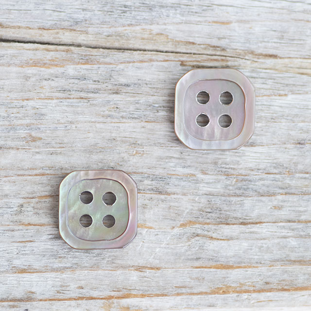 【四角いボタン】茶蝶貝ボタン#bt039 4穴13mm